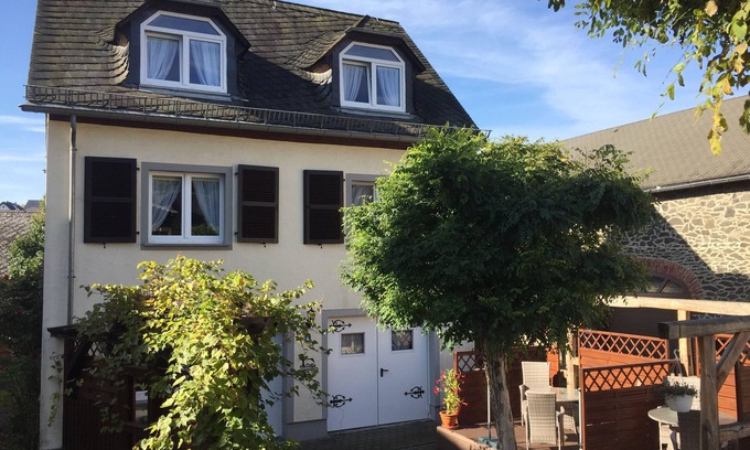 Ulmen Casa | Vacation home by the lake for 6-10 people, by the lake, historic town center