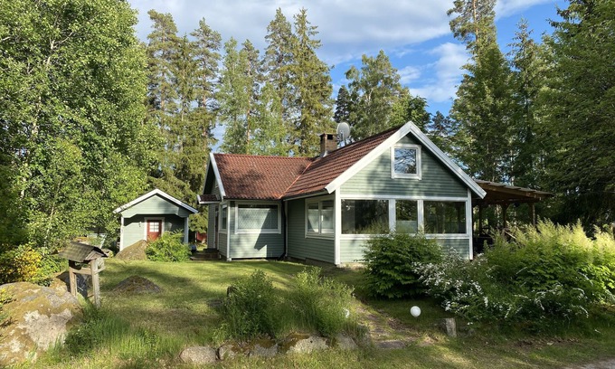 Hovmantorp Casa | Vacation home by the lake for heart and soul