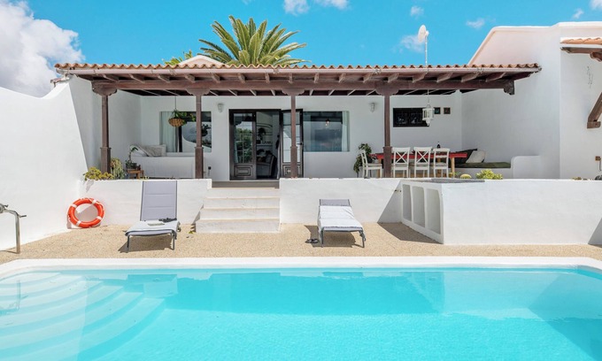 Nazaret Casa | Casa de Vacaciones 'Casa Carmen - Comodidad y Privacidad' con Vistas al Mar, Piscina Privada y Wi-Fi
