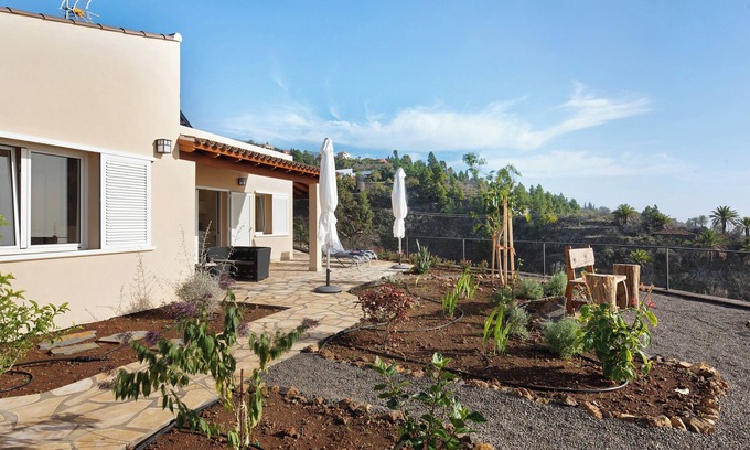 Tijarafe Casa | Casa de vacaciones "Casa Inti" con vistas al mar, jardín privado y Wi-Fi