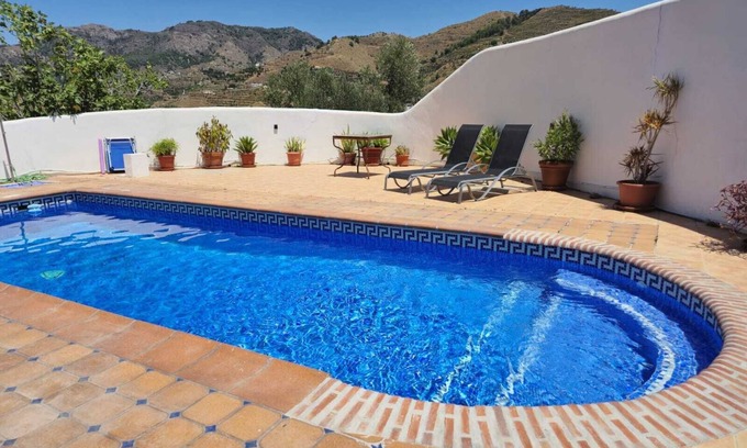 Almuñécar Casa | Casa de vacaciones "Casa Laura" con vistas a la montaña, piscina, jardín, aire acondicionado y Wi-Fi