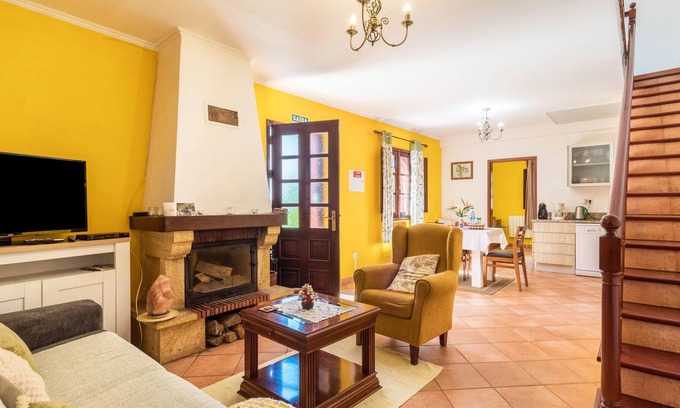 Camacha Casa | Casa de vacaciones "Casa Lima" con vistas a la montaña, terraza privada y Wi-Fi