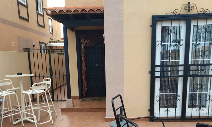 Las Rosas Casa | Vacation Home "Casa Mohana" with Private Terrace & Wi-Fi
