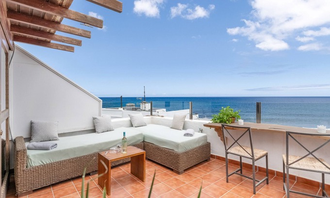 Arrieta Casa | Casa de vacaciones 'Casa Roque' con vistas al mar, Wi-Fi y aire acondicionado