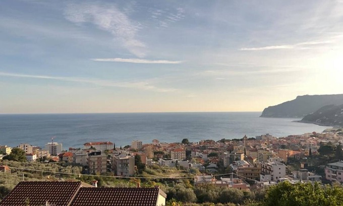 Spotorno Casa | Casa de vacaciones "Casa Sancio" con vistas al mar y terrazas privadas