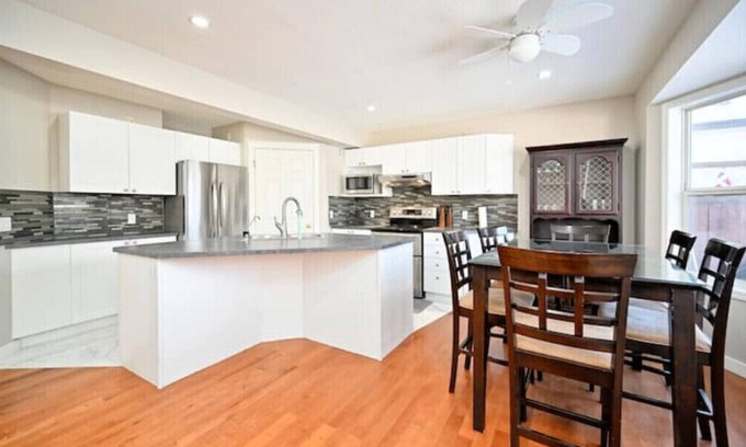 Southwest Calgary Casa | Vacation Home Close To Spruce Meadows