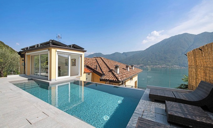 Colonno Casa | Casa de vacaciones Colonno Ático con vistas al lago, piscina infinita y bañera de hidromasaje