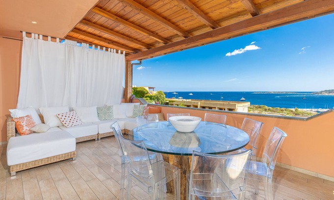 Portisco Casa | Casa de vacaciones "Cristal House" con vistas al mar, aire acondicionado, balcón, jardín y terraza