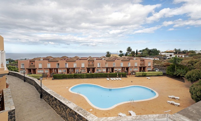 Breña Baja Apartamento | Casa de vacaciones "El Zumacal" con vistas al mar, piscina compartida y Wi-Fi