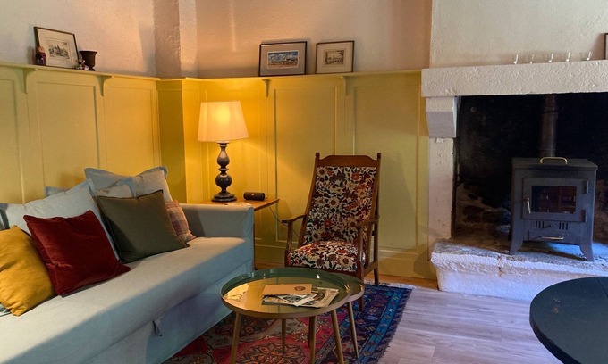 Locmalo Casa | Vacation Home "Encore Une Fois, La Maison Collorée" with Private Terrace, Shared Terrace & Wi-Fi