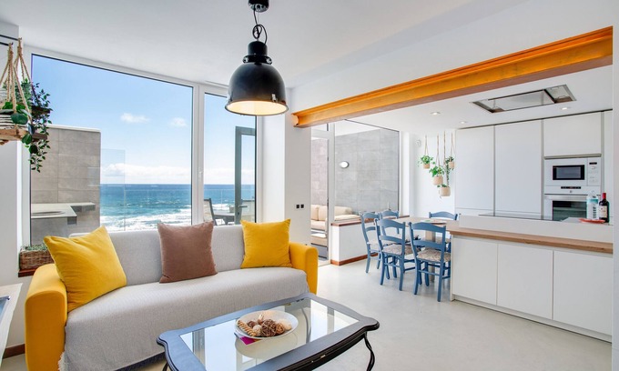 Telde Casa | Vacation Home 'Casa Surf Playa Del Hombre' with Sea View, Private Terrace and Wi-Fi