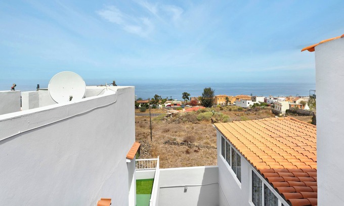 Las Arenas Casa | Vacation Home "Casa Burgado" with Sea View, Private Terrace & Wi-Fi