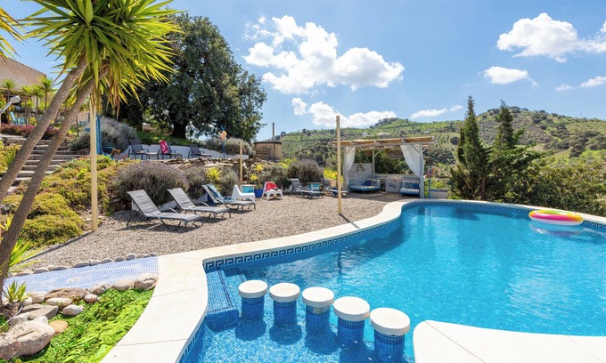 Alora Casa | Casa de Vacaciones "Finca Las Nuevas Casa Sofia", piscina, jacuzzi, Wi-Fi, y jardín