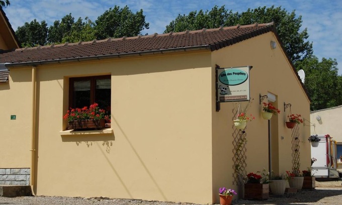 Haut-Loquin Casa | Casa de vacaciones "Gîte Des Peupliers, Gîte À La Ferme" con terraza privada, jardín privado y Wi-Fi