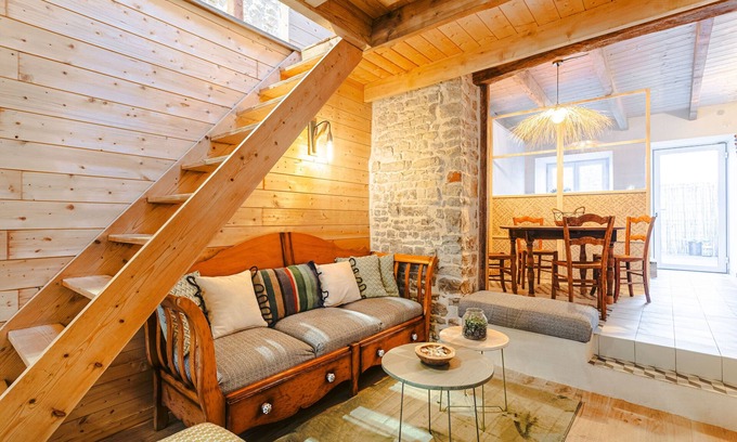 Nuaille d'Aunis Casa | Casa rural "Gîte La Muscardine Avec Spa" con terraza privada y Wi-Fi