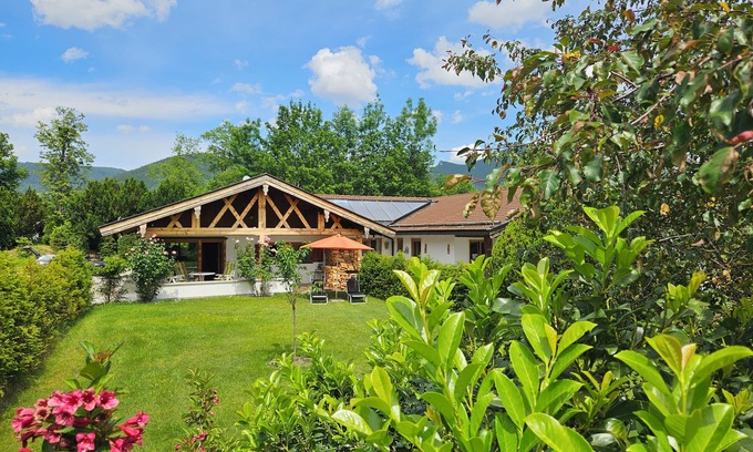 Weißach Casa | En la acogedora casa de campo Tegernsee con zona ajardinada, aparcamiento privado, WiFi