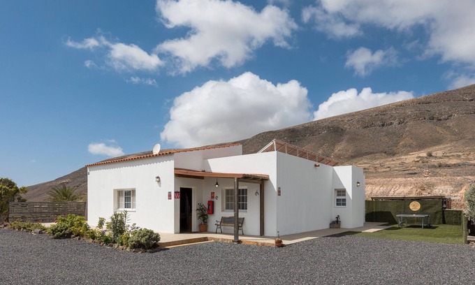Pájara Casa | Casa de vacaciones 'Casa Guerepe' con vistas a la montaña, bañera de hidromasaje y Wi-Fi