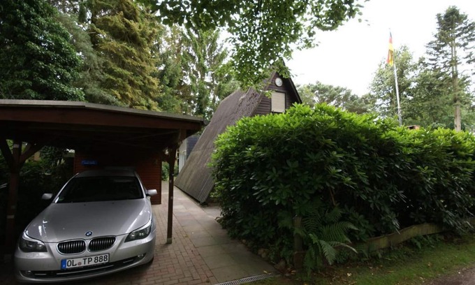 Wiefelstede Casa | Vacation home "Haus am See" - Holiday home, shower, WC