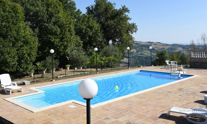 Gualdo Villa | OFERTA !! Casa de vacaciones Il Rigattiere, naturaleza, piscina, sauna, sibillini