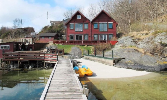 Bomlo Casa | Vacation home Kalavåg (FJH101) in Langevåg - 6 persons, 3 bedrooms