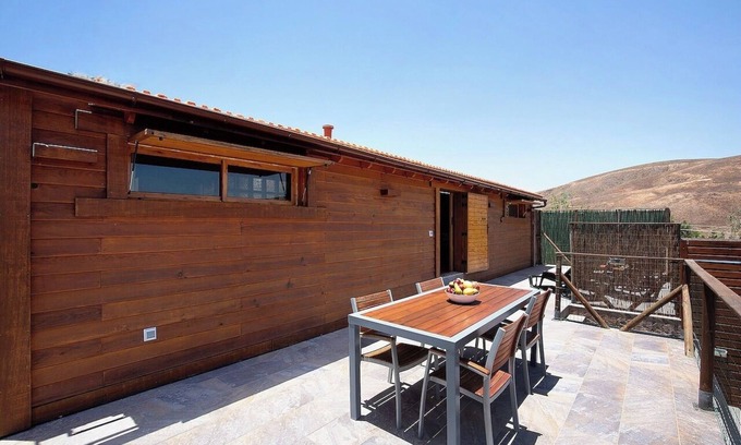 Tuineje Casa | Casa de vacaciones 'La Casita De Vidal' con vistas a la montaña, terraza privada y Wi-Fi