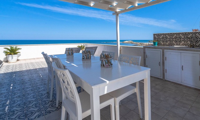 Marzamemi Casa | Casa de vacaciones "La Fuga Blu Di Marzamemi" con vistas al mar, 2 terrazas privadas y Wi-Fi