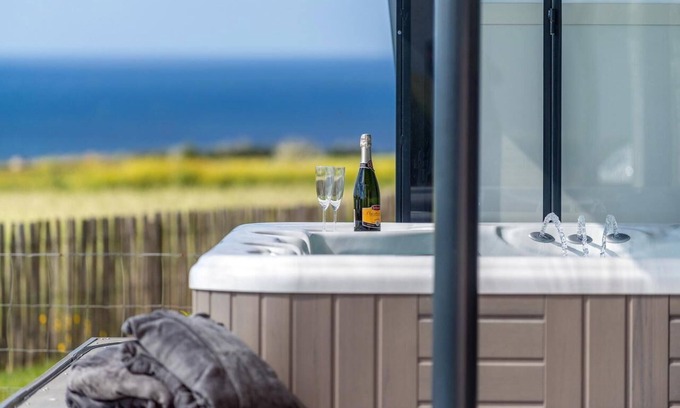 Plougonvelin Villa | Casa de vacaciones "La Maison Des Gardiens De L'Océan" con jardín privado
