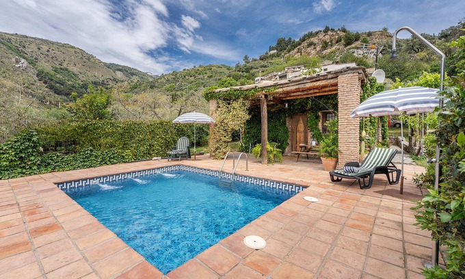 Orgiva Casa | Casa de vacaciones "La Terrera" con vistas a la montaña, piscina privada y Wi-Fi