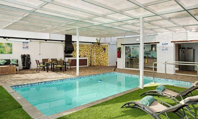 Ingenio Casa | Casa 'Los Cipreses' con vistas a la montaña, piscina cubierta, jardín y Wi-Fi