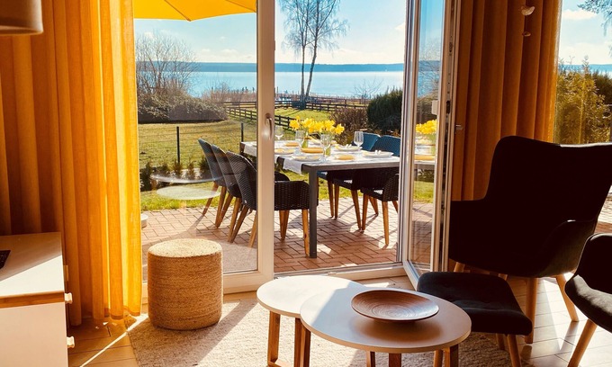 Plau am See Casa | Vacation home "MarthaSee" in the first row with a panoramic view of Lake Plau
