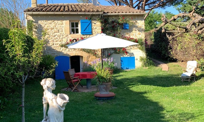 Lauris Casa | Vacation home "Petit Paradis" with large garden and private pool (May - Sept.)