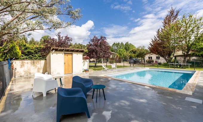 Lesparre-Medoc Casa | Casa de vacaciones "Senguinous 2" con piscina compartida, terraza privada y Wi-Fi