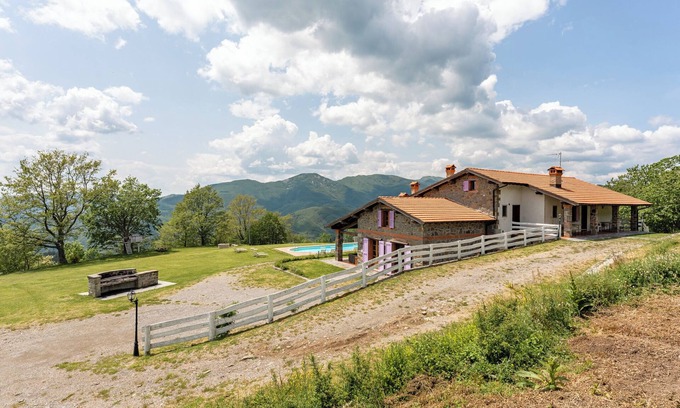 San Marcello Pistoiese Apartamento | Casa de vacaciones "Serrino 5" con vistas a la montaña, piscina y Wi-Fi