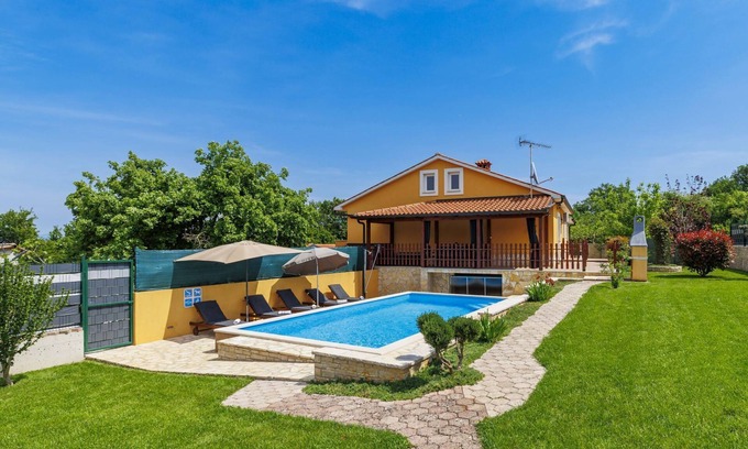 Rakotule Casa | Casa de vacaciones Soriso by Interhome