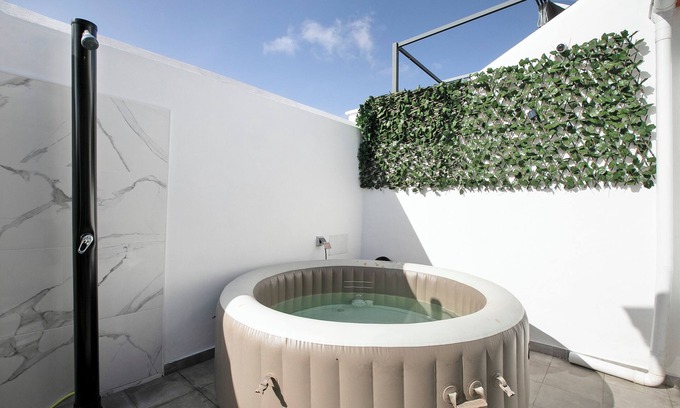 Abades Casa | Casa de vacaciones 'Tia Osa' con piscina privada, terraza compartida y Wi-Fi