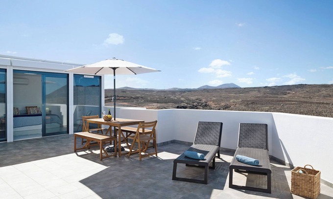 La Santa Casa | Casa de vacaciones 'Titán' con vistas al mar, Wi-Fi y aire acondicionado