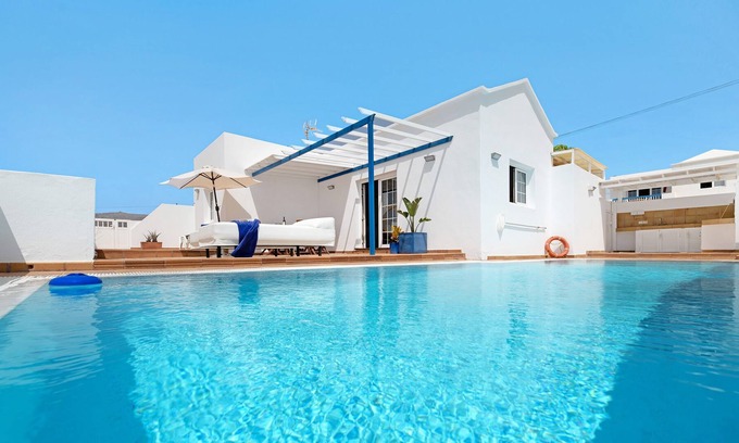 Arrieta Villa | Casa vacacional 'Turqué' con vistas al mar, piscina y Wi-Fi