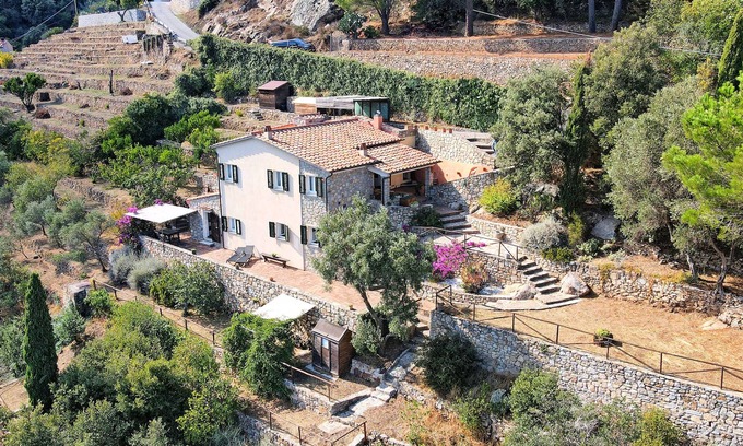 Marciana Casa | Casa de vacaciones en una hermosa posición panorámica con impresionantes vistas del mar.