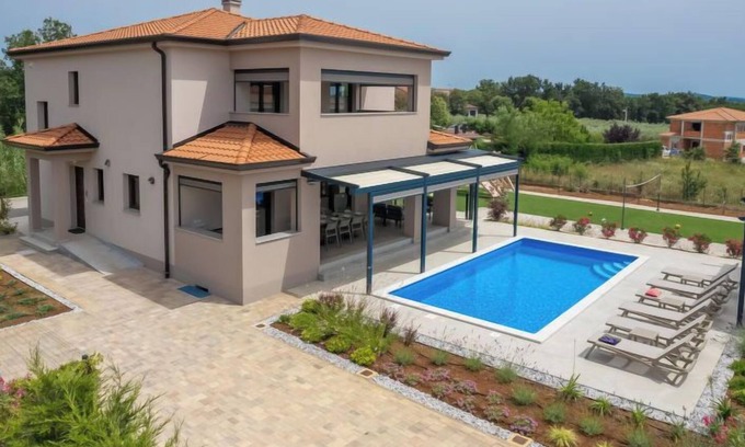 Kadumi Casa | Vacation home Villa Karina in Poreč - 8 persons, 4 bedrooms