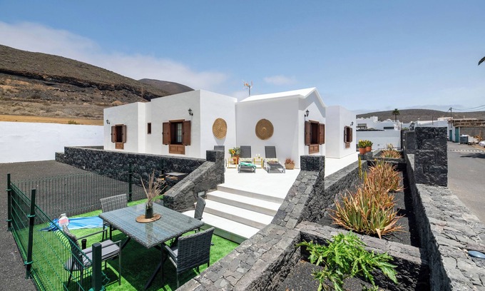 Maguez Casa | Casa de vacaciones 'Villa Tahoyo' con vistas a la montaña, terraza privada y Wi-Fi