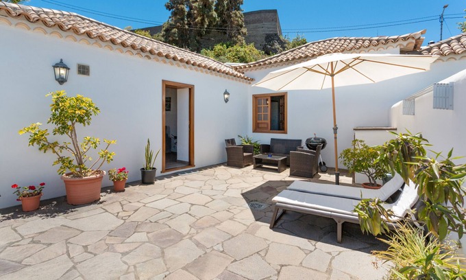 El Tanque Casa | Casa de vacaciones 'Volcán 18' con vistas al mar, terraza privada y Wi-Fi
