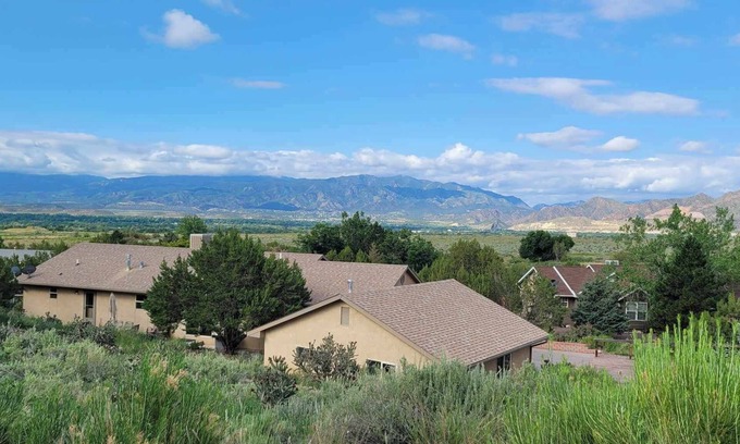Canon City Casa | Vacation Home With Breathtaking Views, Ample Parking and Pool Table