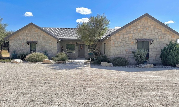 Sabinal Casa | ¡Venga a disfrutar de la bendición que es el Texas Hill Country y el río Frio!
