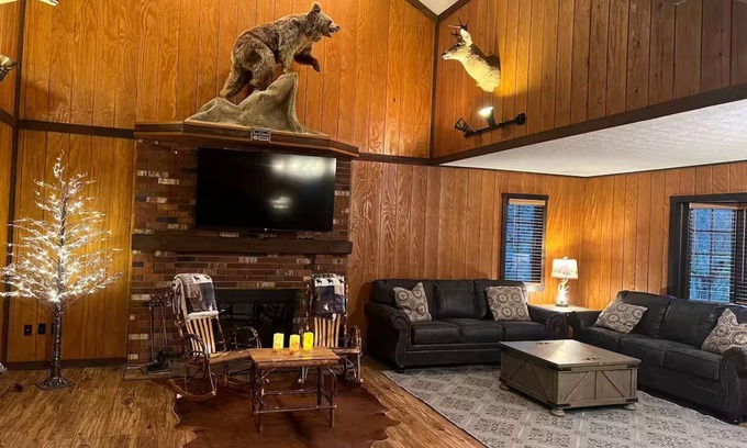Medina Casa | Vacation Home with Hot Tub