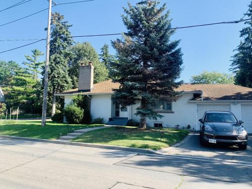 Etobicoke Apartamento | Vacation house Entire floor Kids yard walk 2 subway