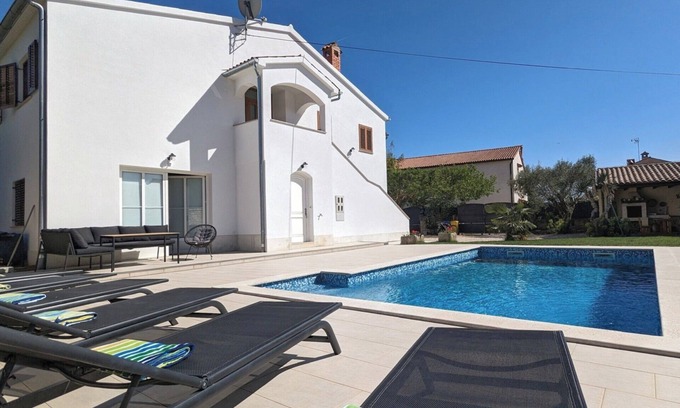 Bale Casa | Vacation house with pool in medieval Bale