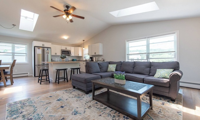 Narragansett Casa | Vacation in Comfort & Style!