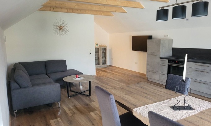 Wasserzell Apartamento | Vacation in lavishly renovated top floor apartment