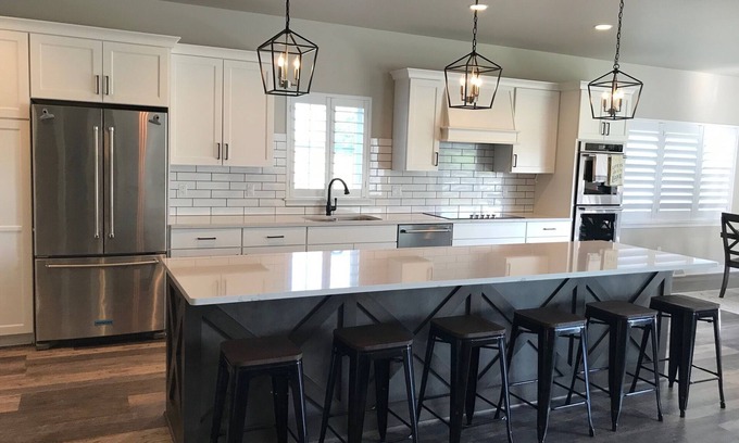 Elkhart Lake Casa | Vacation In STYLE! 2 minutes to Road America, Beach, Golf, Downtown Elkhart Lake