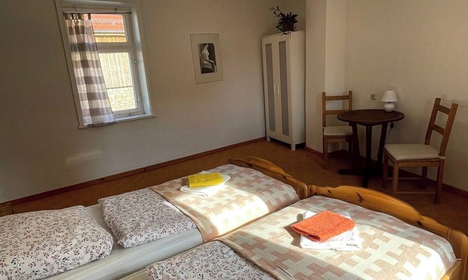 Mellingen Apartamento | Vacation in the holiday apartment "Lindenblick" on the historic Mühlenhof